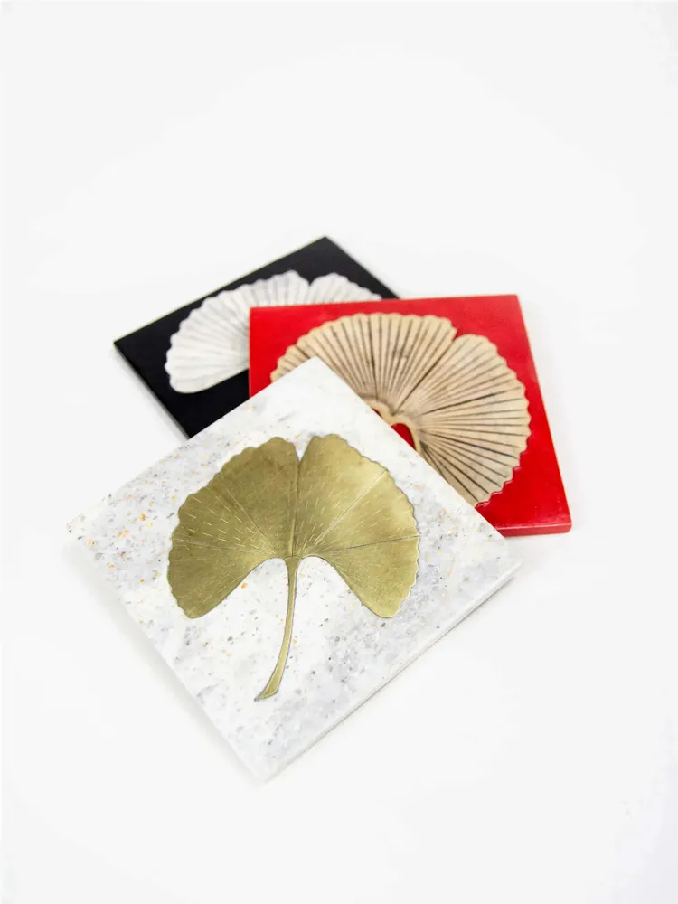 Glass - Trivet in green stone with brass ginkgo leaf - L INDOCHINEUR X RIVÊT