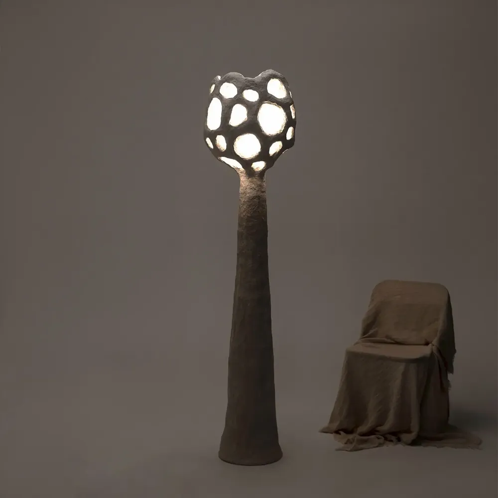 Lampadaires - Lampadaire sculptural Buton — Base en biocomposite et abat-jour en lin - PLETOSTUDIO