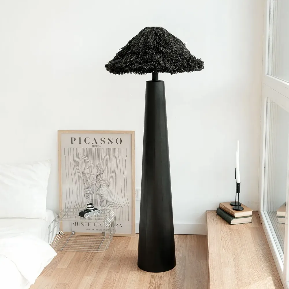 Lampadaires - Lampadaire noir Sazha — Base Shou Sugi Ban et abat-jour en laine - PLETOSTUDIO