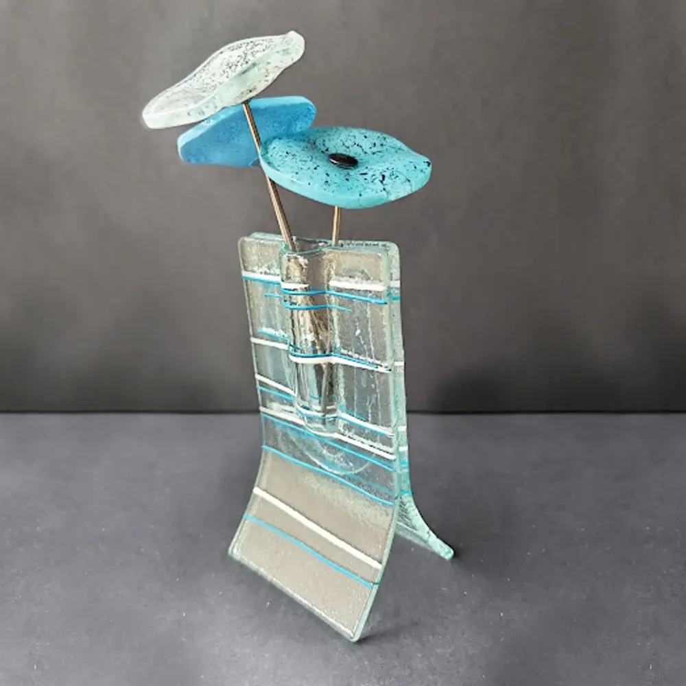 Vases - Petit vase rayé de 8 x 13 cm avec 3 petites fleurs en L, bleu-blanc - CARNEOL GLASS