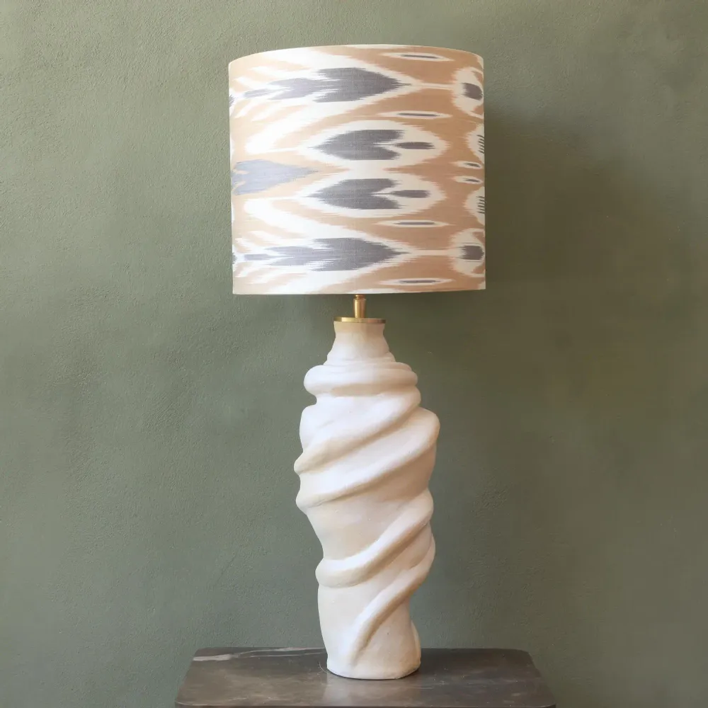 Lampes de table - Lampe en céramique Embrace, pièce unique fabriquée à la main - STUDIO WILD ORANGE