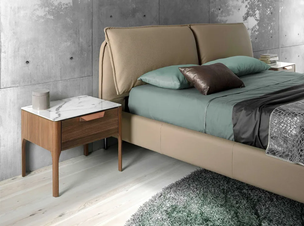 Night tables - Walnut and fiberglass bedside table with marble effect - ANGEL CERDÁ