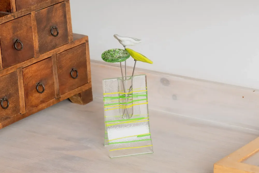 Vases - Small transparent 8x13 cm vase with applegreen-green stripes and with 3 small flowers - CARNEOL GLASS