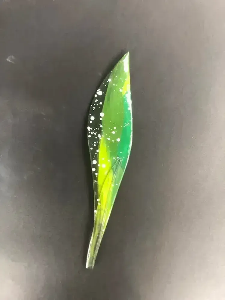 Floral decoration - Small dark green leaf with white gestures - CARNEOL GLASS