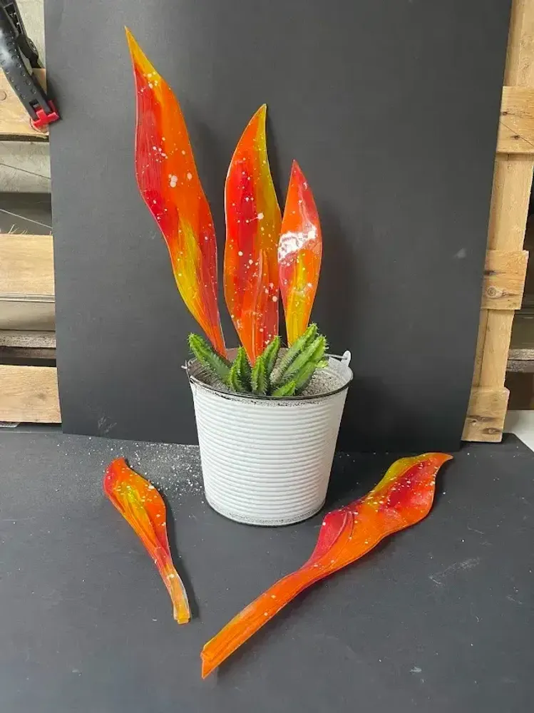 Floral decoration - Large red-orange glass leaf with white gestures - CARNEOL GLASS