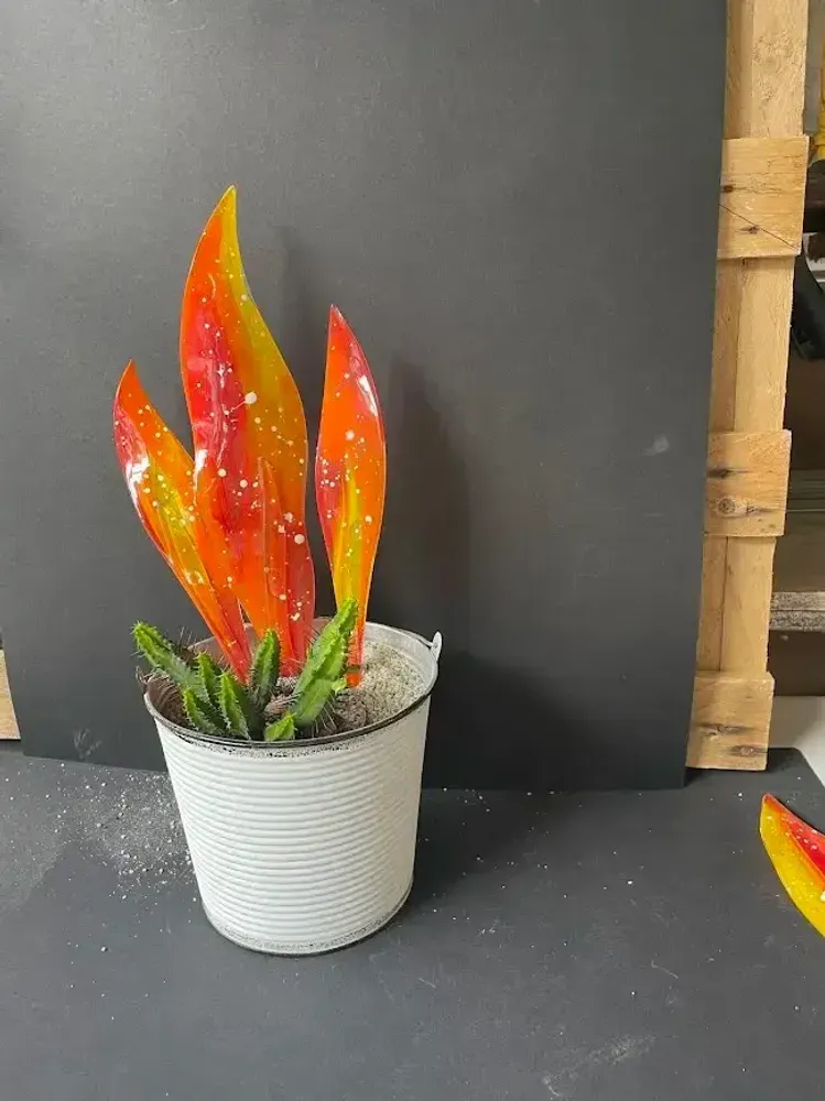 Floral decoration - Large red-orange glass leaf with white gestures - CARNEOL GLASS