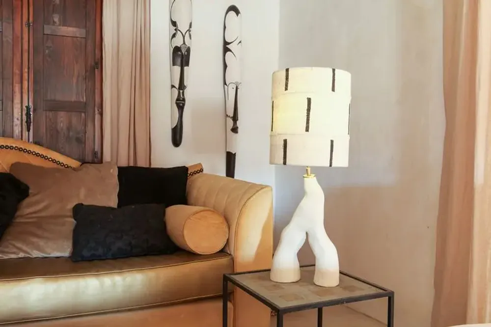 Lampes de table - Lampe inférieure en céramique fabriquée à la main, pièce unique - STUDIO WILD ORANGE