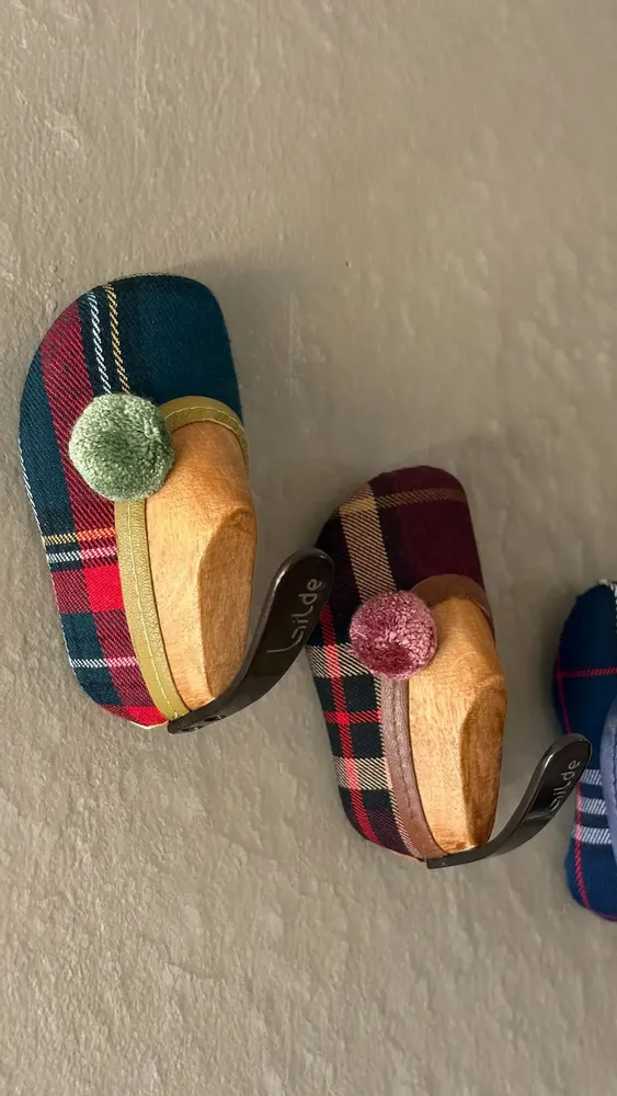 Objets de décoration - Cintres créatifs faits à la main "Baby Shoes" - GILDE SCARTI E MESTIERI