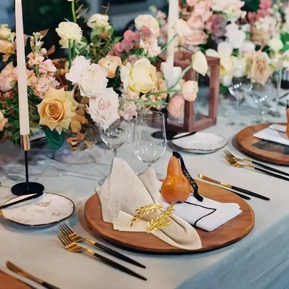 Christmas table settings - Napkin ring - Double Leaf - Silver or Gold - SOSTRAW & SMARTTHINGS