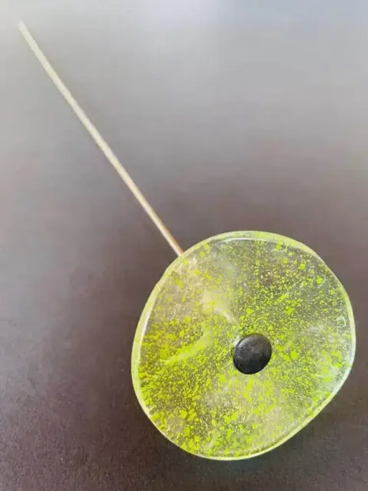 Floral decoration - Round small glass flower for outdoor use in transparent, applegreen colour with 43 cm stainless steel stem - CARNEOL GLASS