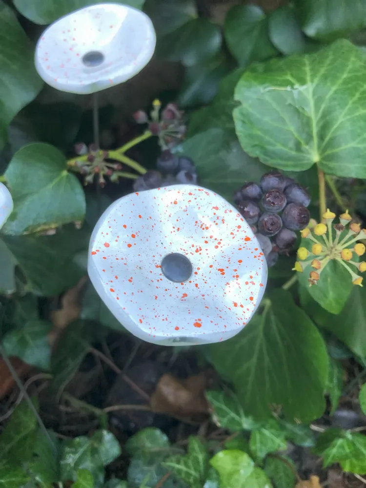 Floral decoration - Round small flower for outdoor use in white-orange colour - CARNEOL GLASS