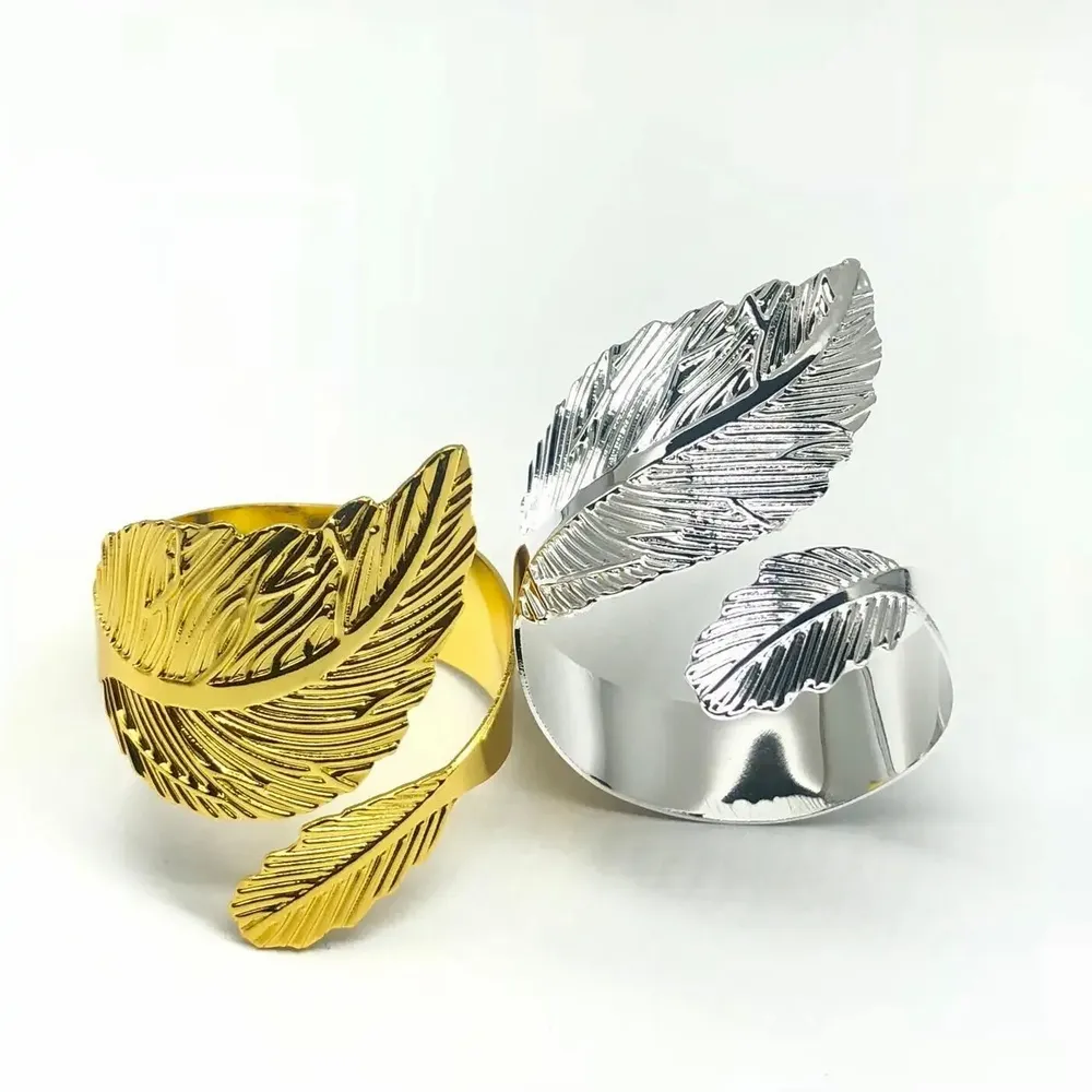 Christmas table settings - Napkin ring - Large Leaf - Silver or Gold - SOSTRAW & SMARTTHINGS