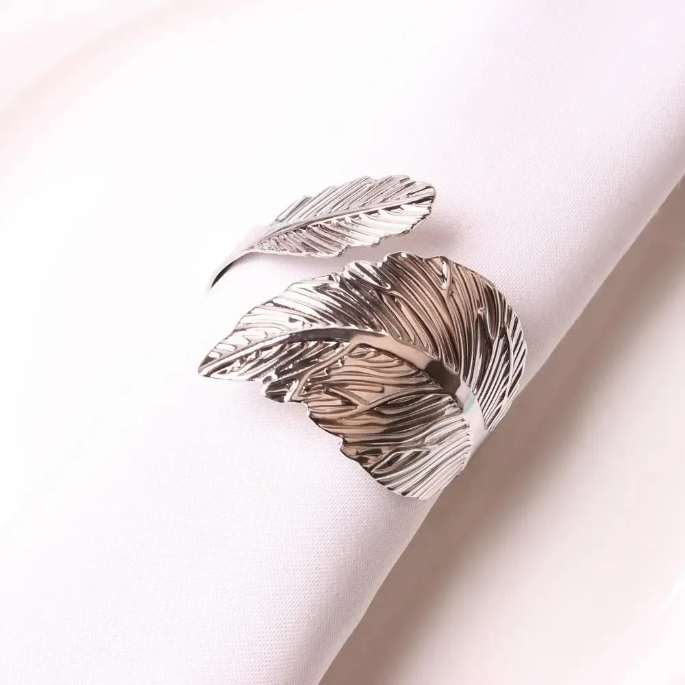 Christmas table settings - Napkin ring - Large Leaf - Silver or Gold - SOSTRAW & SMARTTHINGS