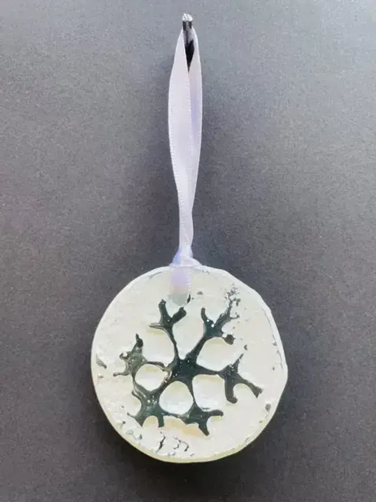 Christmas garlands and baubles - Small rustic Christmas hanger with snowflake - CARNEOL GLASS