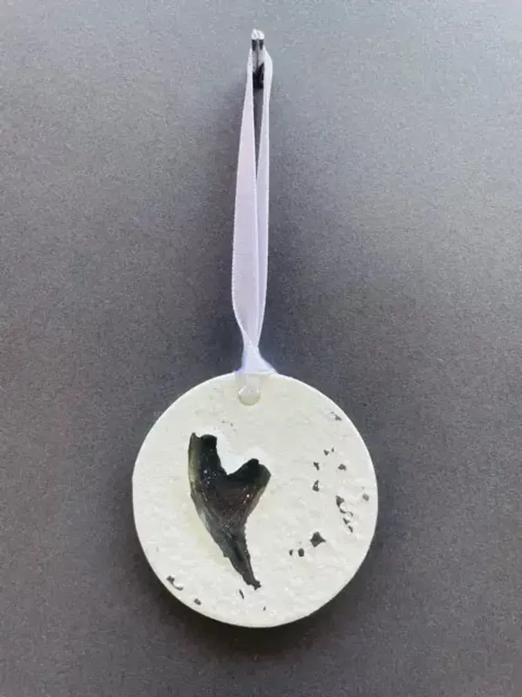 Christmas garlands and baubles - Small rustic Christmas hanger with a heart - CARNEOL GLASS