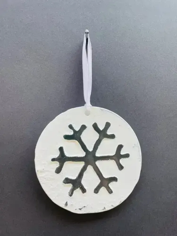 Christmas garlands and baubles - Large rustic Christmas hanger with snowflake - CARNEOL GLASS