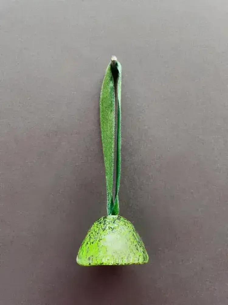 Autres décorations de Noël - Petite cloche en verre transparent-vert-noir sur un élégant cintre en ruban - CARNEOL GLASS