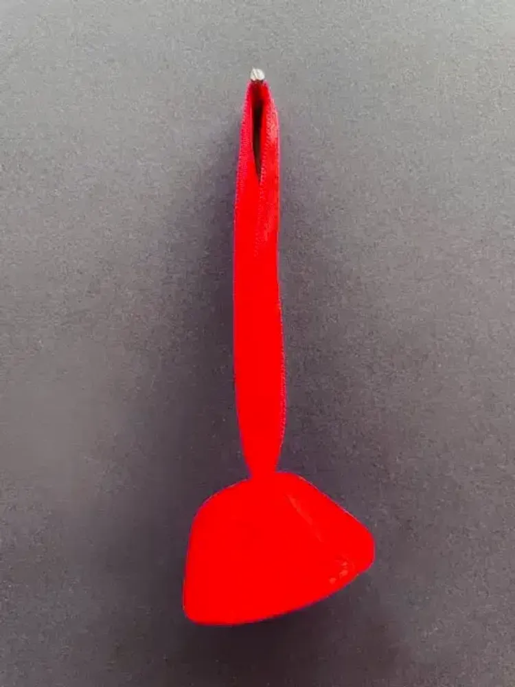 Autres décorations de Noël - Petite cloche en verre rouge sur un élégant porte-ruban - CARNEOL GLASS