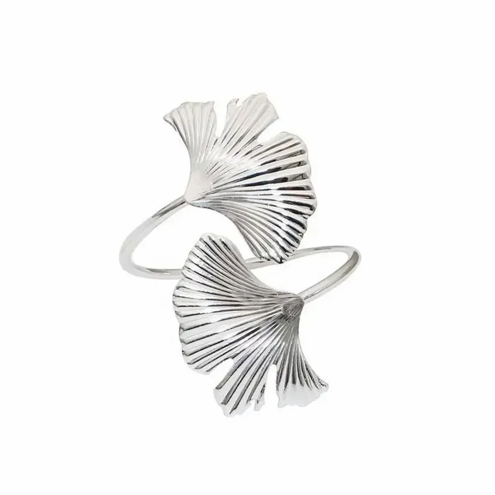 Christmas table settings - Napkin ring - ginkgo leaf - silver or gold - SOSTRAW & SMARTTHINGS
