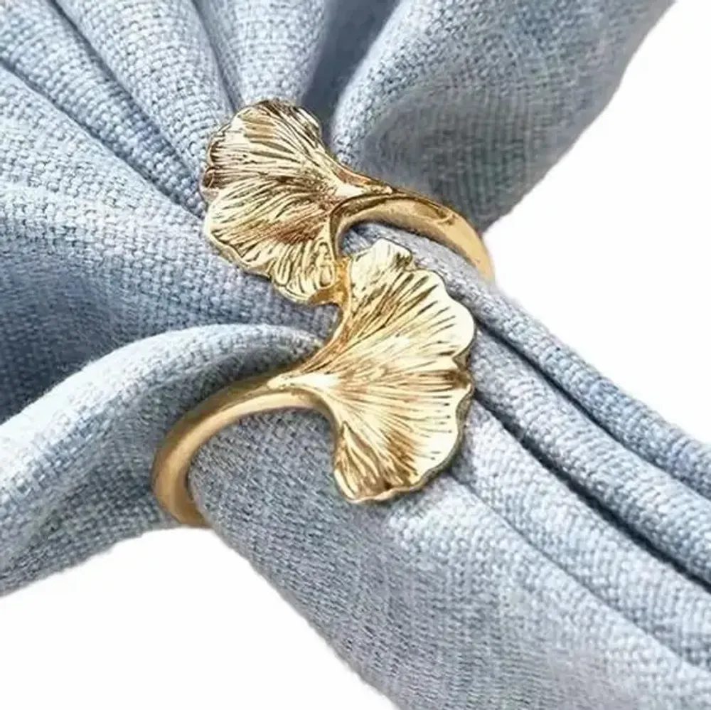Christmas table settings - Napkin ring - ginkgo leaf - silver or gold - SOSTRAW & SMARTTHINGS