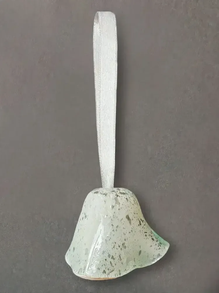 Other Christmas decorations - Large size glass bell on elegant ribbon hanger in white-silver colour - CARNEOL GLASS