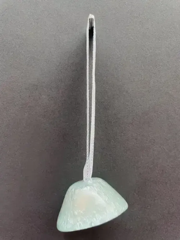 Autres décorations de Noël - Petite cloche en verre argenté sur un élégant cintre en ruban - CARNEOL GLASS