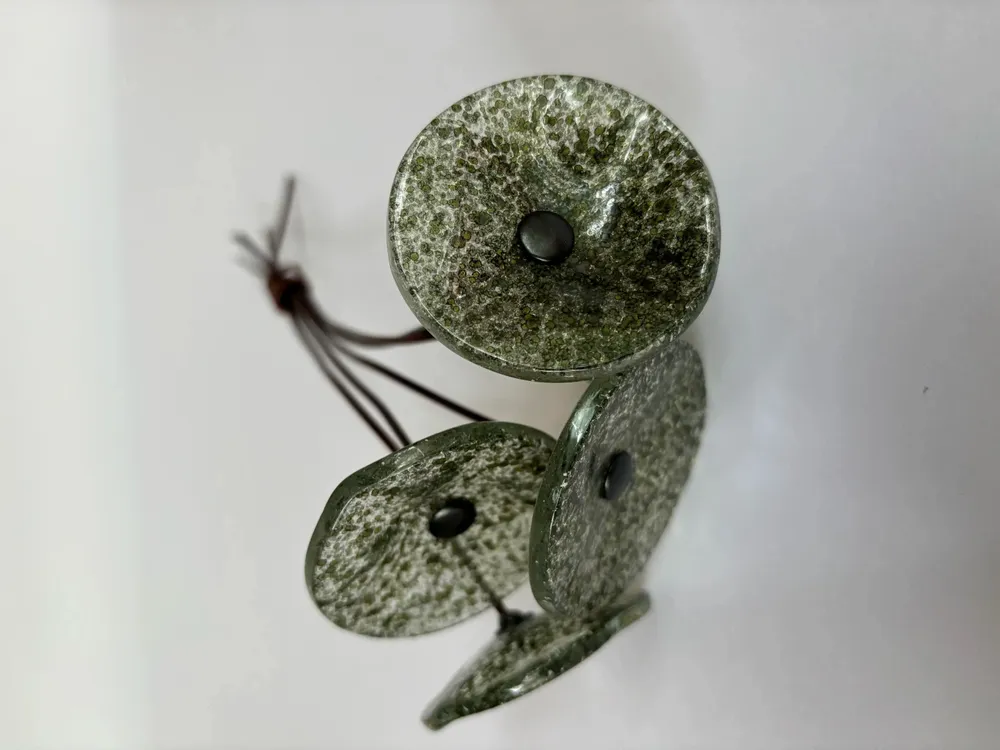 Floral decoration - Small Glass Flower For Outside In Moss On Flexible Stem - CARNEOL GLASS