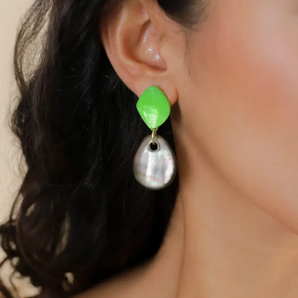 Jewelry - Post earring with black lip dangle - Combava - NATURE BIJOUX