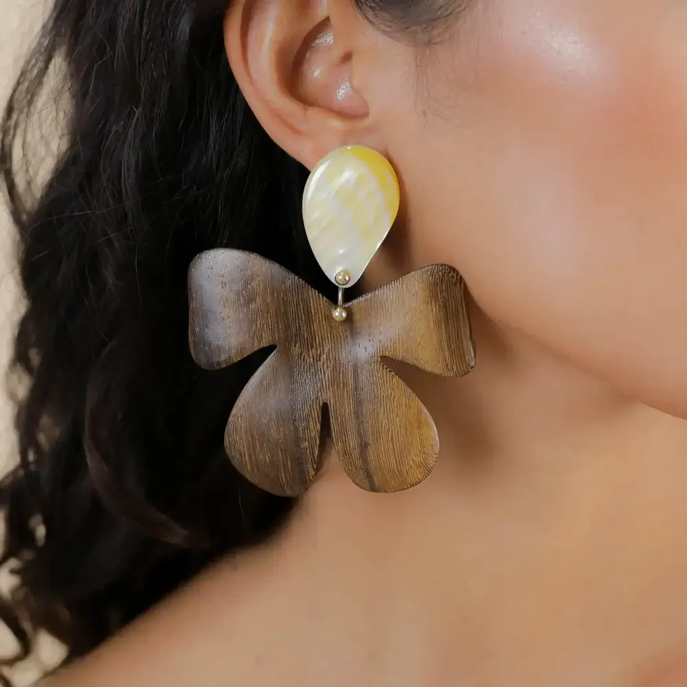 Bijoux - Boucles d'oreilles poussoir grosse fleur bois de roblès - Fioria - NATURE BIJOUX