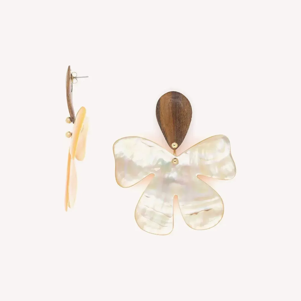 Jewelry - Big post earring with yellow MOP flower - Fioria - NATURE BIJOUX