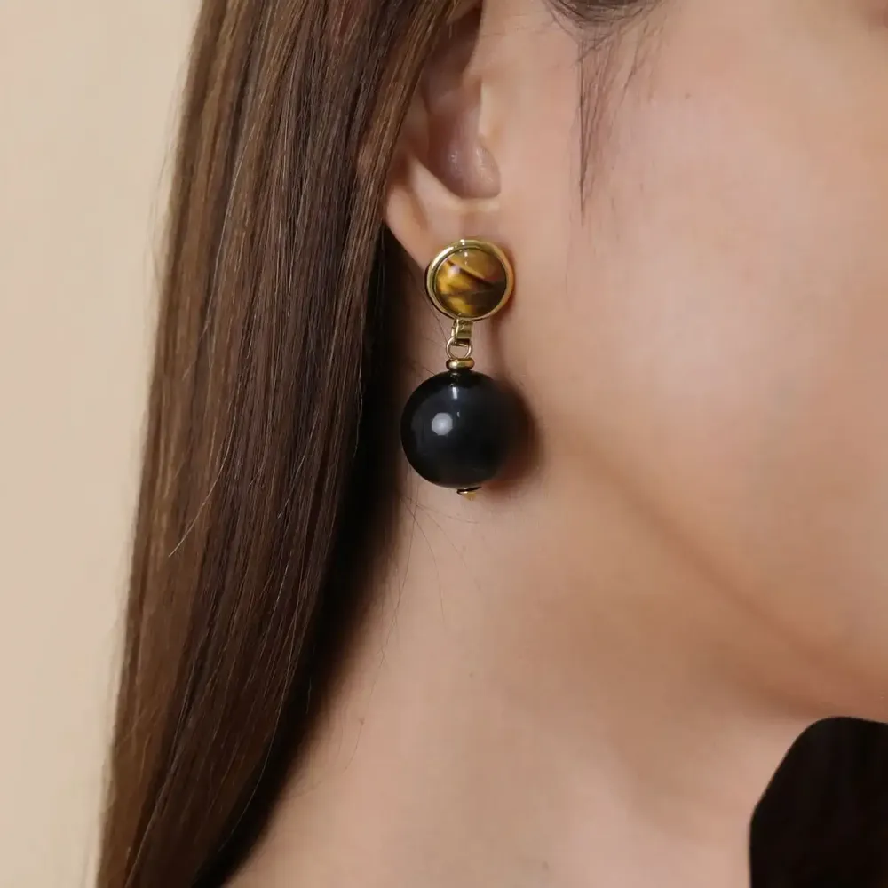Jewelry - Post earrings with black horn dangle - Zebra - NATURE BIJOUX