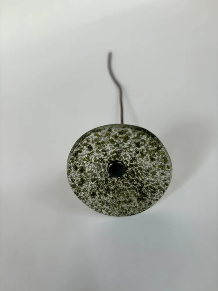 Floral decoration - Small Glass Flower For Outside In Moss On Flexible Stem - CARNEOL GLASS
