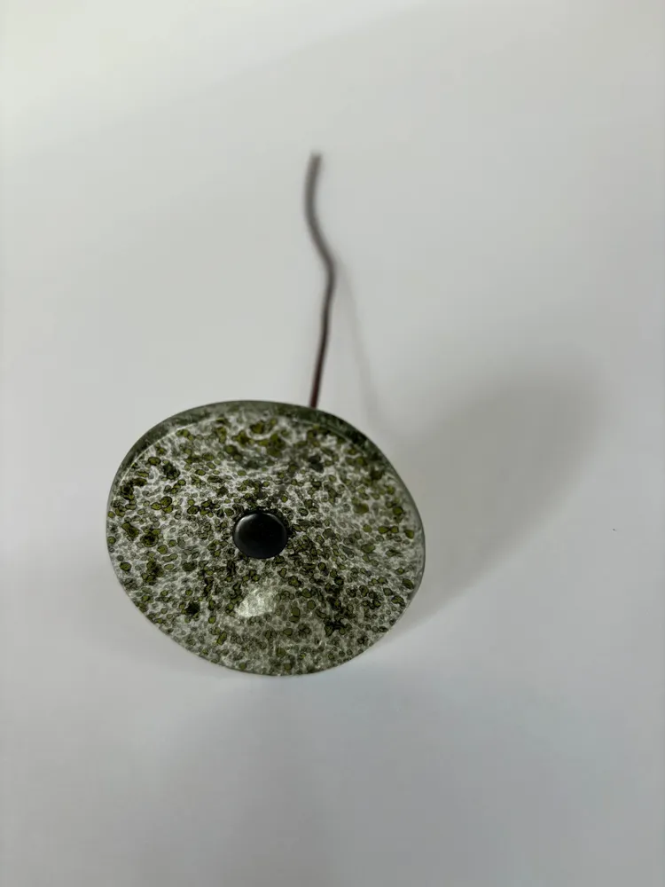 Floral decoration - Small Glass Flower For Outside In Moss On Flexible Stem - CARNEOL GLASS