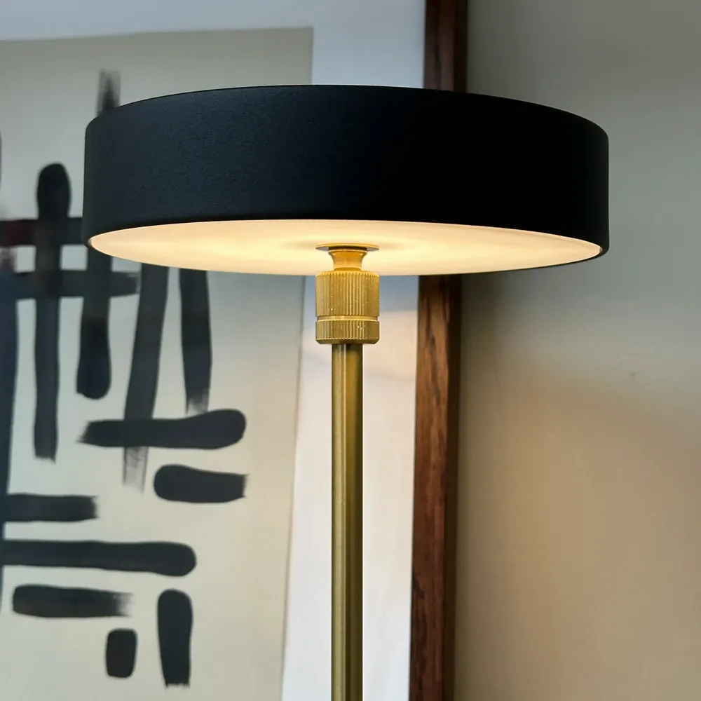 Lampes de table - Lampe de table rechargeable LED MOONLIGHT noire, laiton, marbre - DYBERG LARSEN