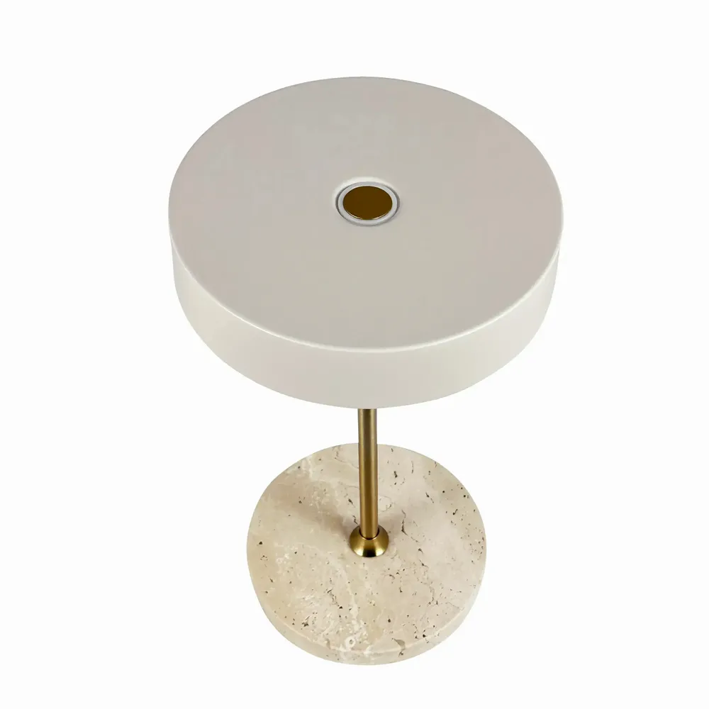 Lampes de table - Lampe de table rechargeable LED MOONLIGHT beige, laiton, travertin - DYBERG LARSEN