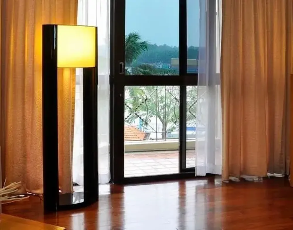 Lampadaires - BABYLON - Lampadaire laqué - MAI HOME DECOR PTE LIMITED