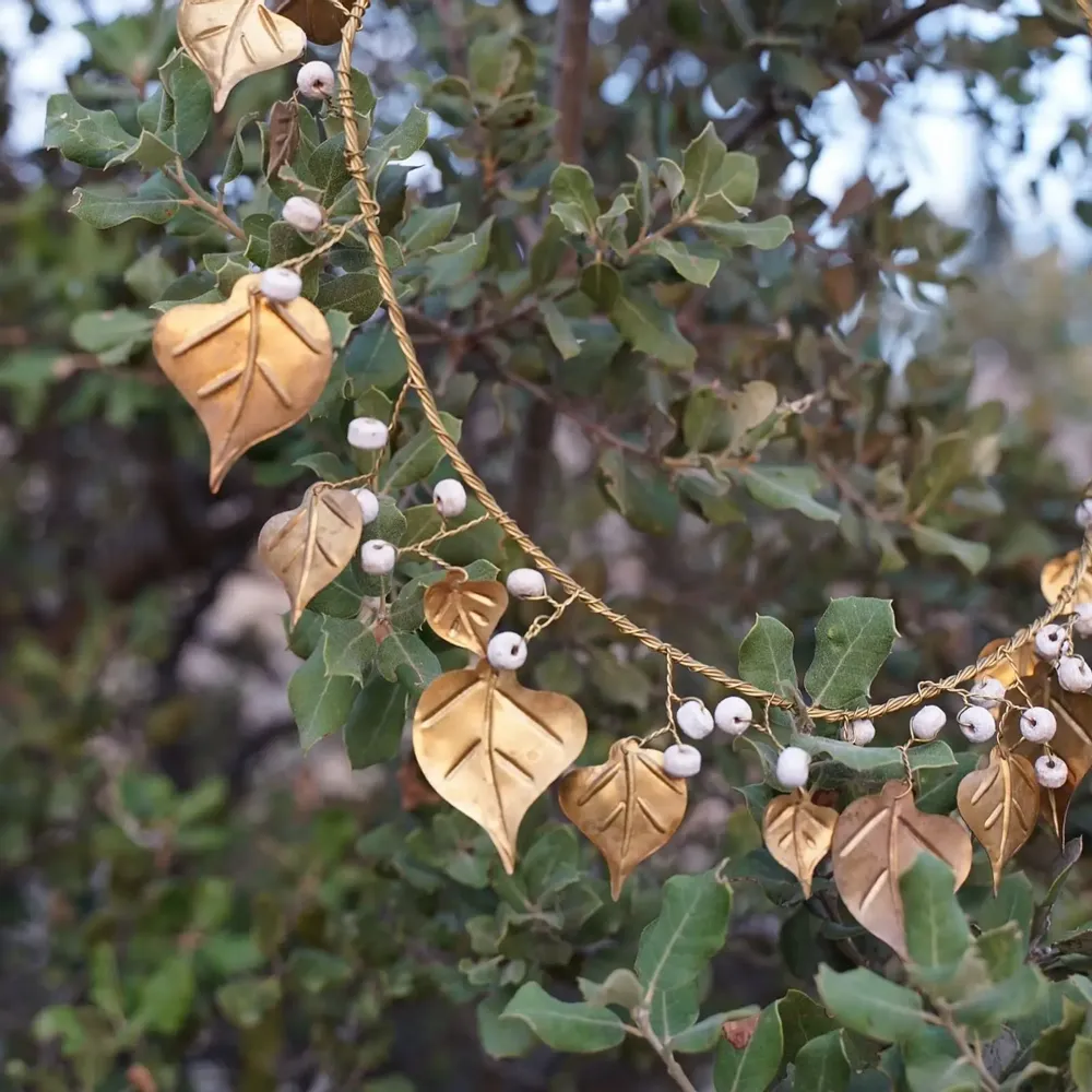 Decorative objects - Mini garlands, wreaths and garlands in brass leaves and pearls - MAISON LILO
