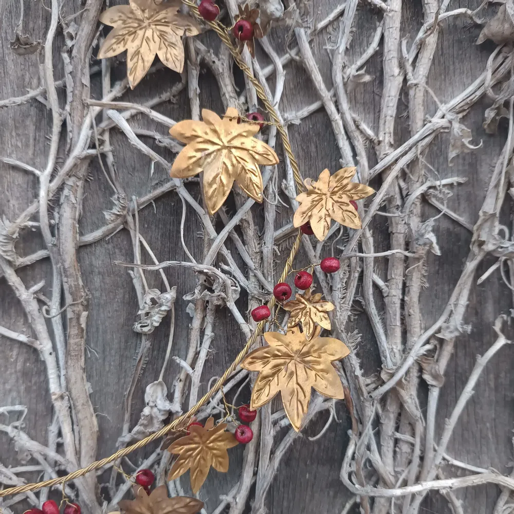 Decorative objects - Mini garlands, wreaths and garlands in brass leaves and pearls - MAISON LILO