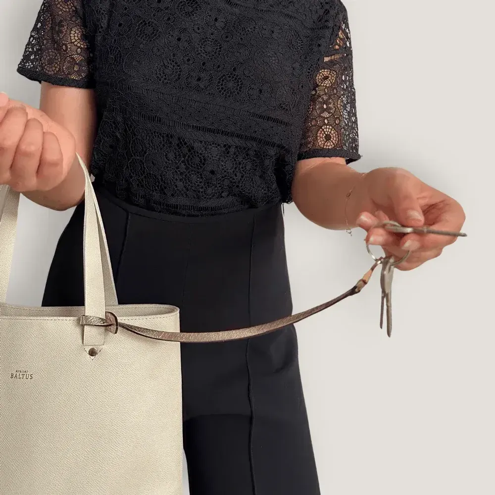 Petite maroquinerie - Lien simple mousqueton en cuir – Organisez vos clés et accessoires - ATELIER BALTUS