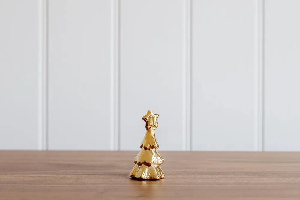 Décorations pour tables de Noël - Sapin de Noël en céramique dorée avec étoile - WE LOVE SEASONS