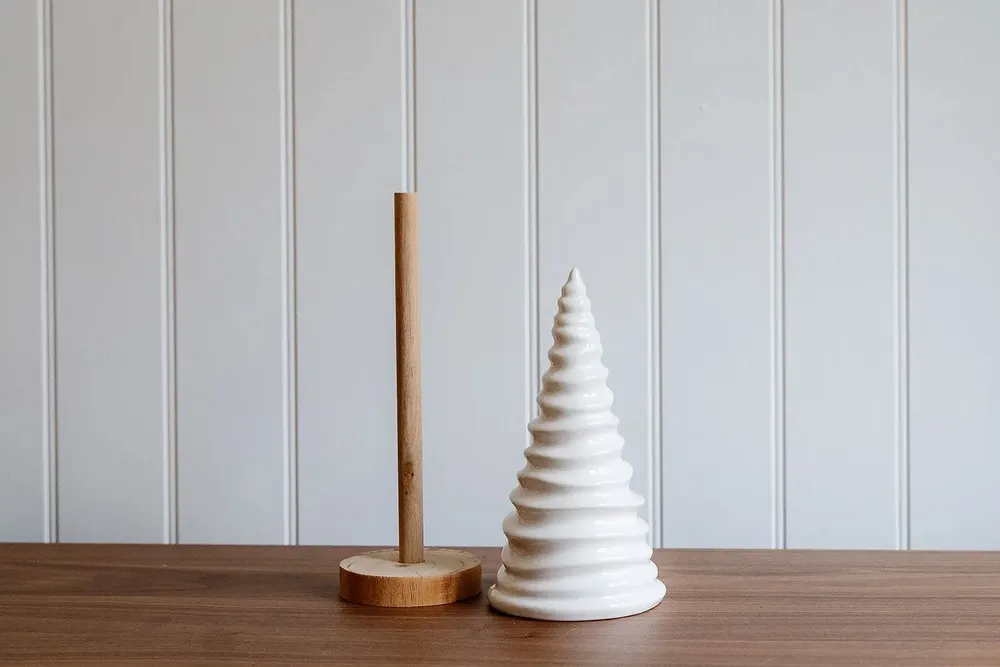 Décorations pour tables de Noël - Grand sapin de Noël blanc en céramique - WE LOVE SEASONS