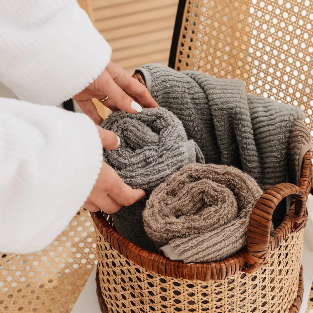 Other bath linens - Slim Ribbed Towel - L'APPARTEMENT