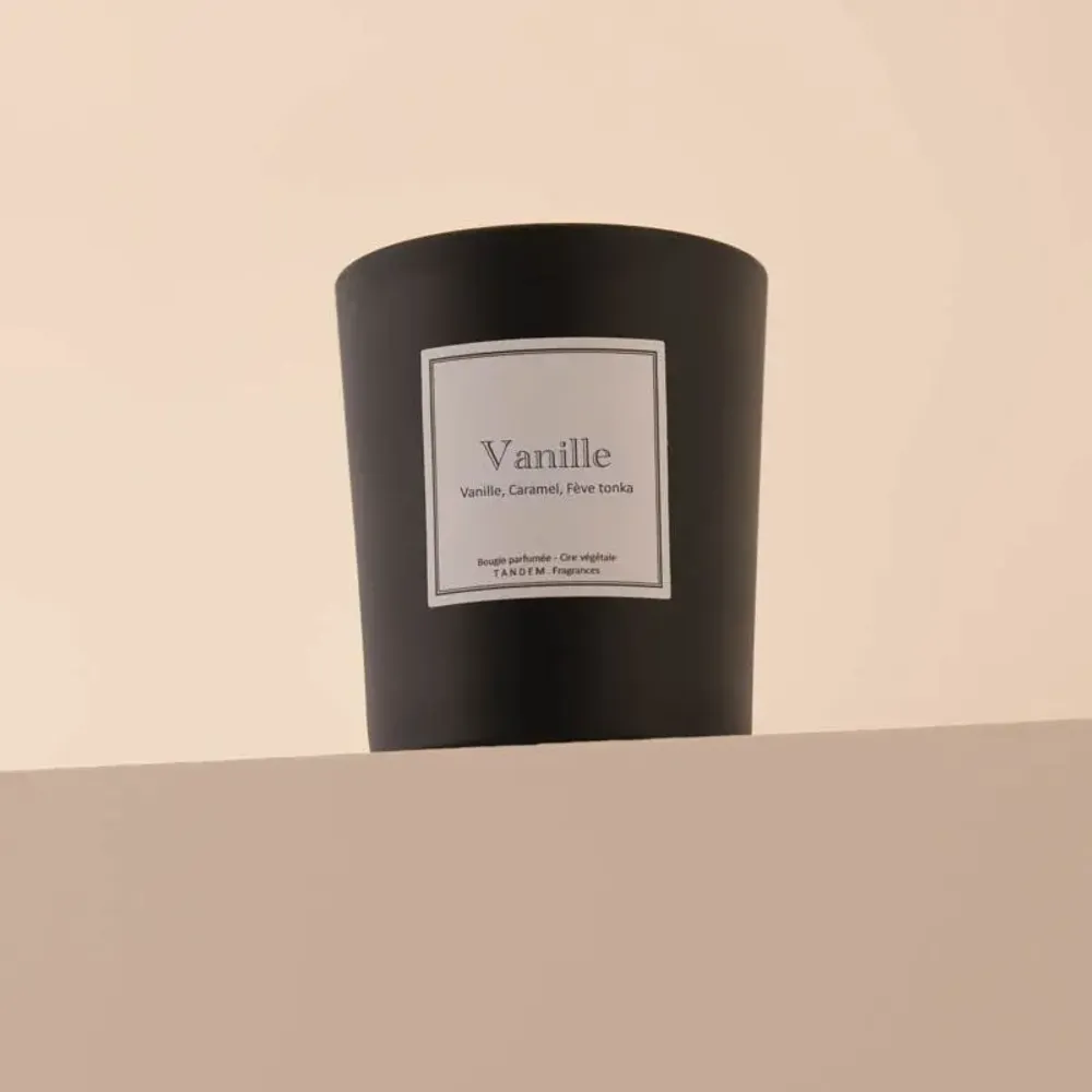 Candles - Vanilla scented candle black glass - 6,40oz 100% vegetable wax - TANDEM FRAGRANCES