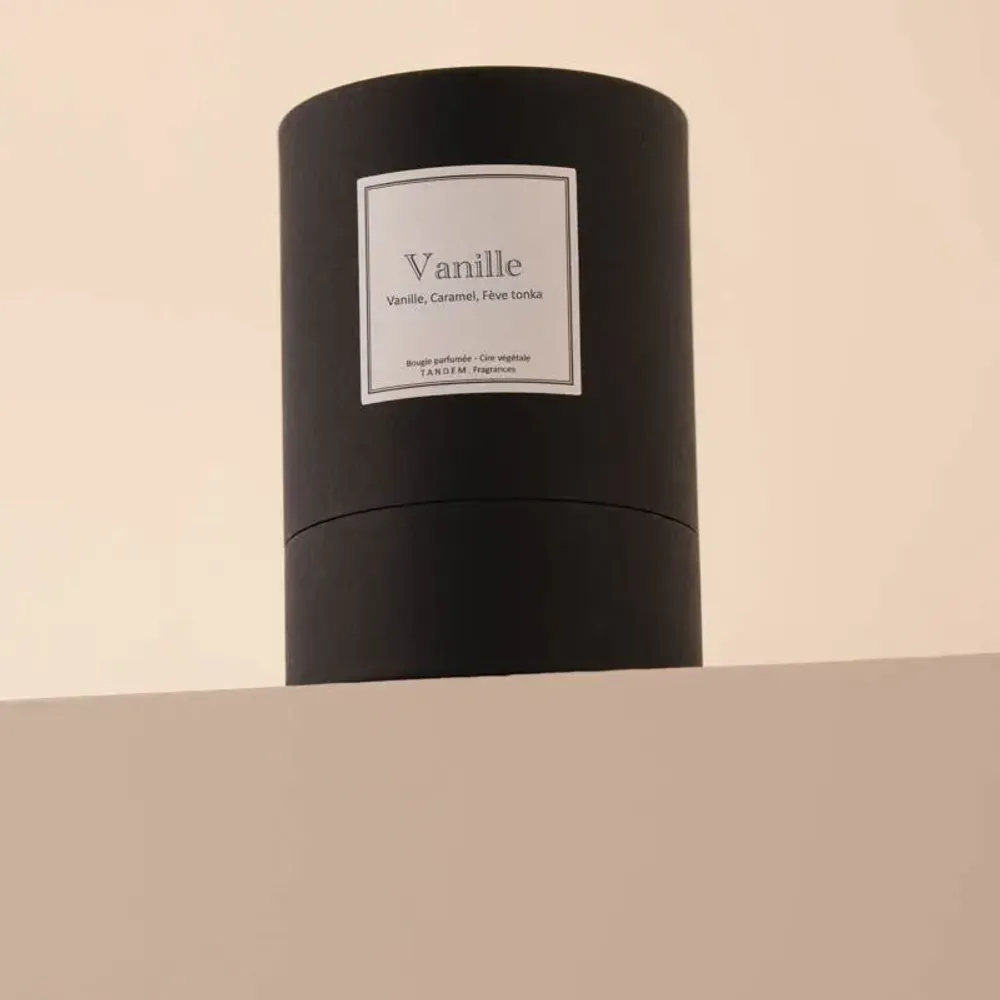 Candles - Vanilla scented candle black glass - 6,40oz 100% vegetable wax - TANDEM FRAGRANCES
