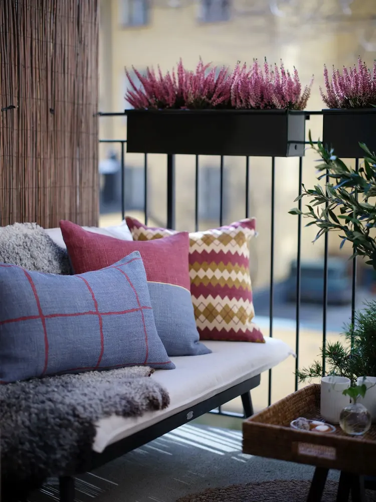 Fabric cushions - Linen Cushions - Nisha - CHHATWAL & JONSSON