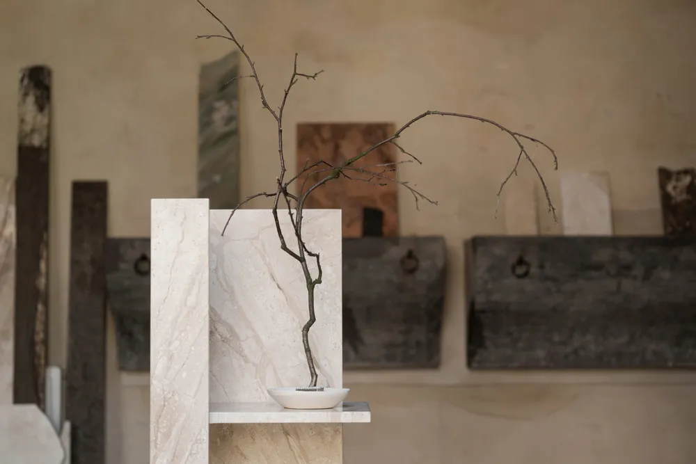 Bookshelves - CONE Marble - UN'COMMON