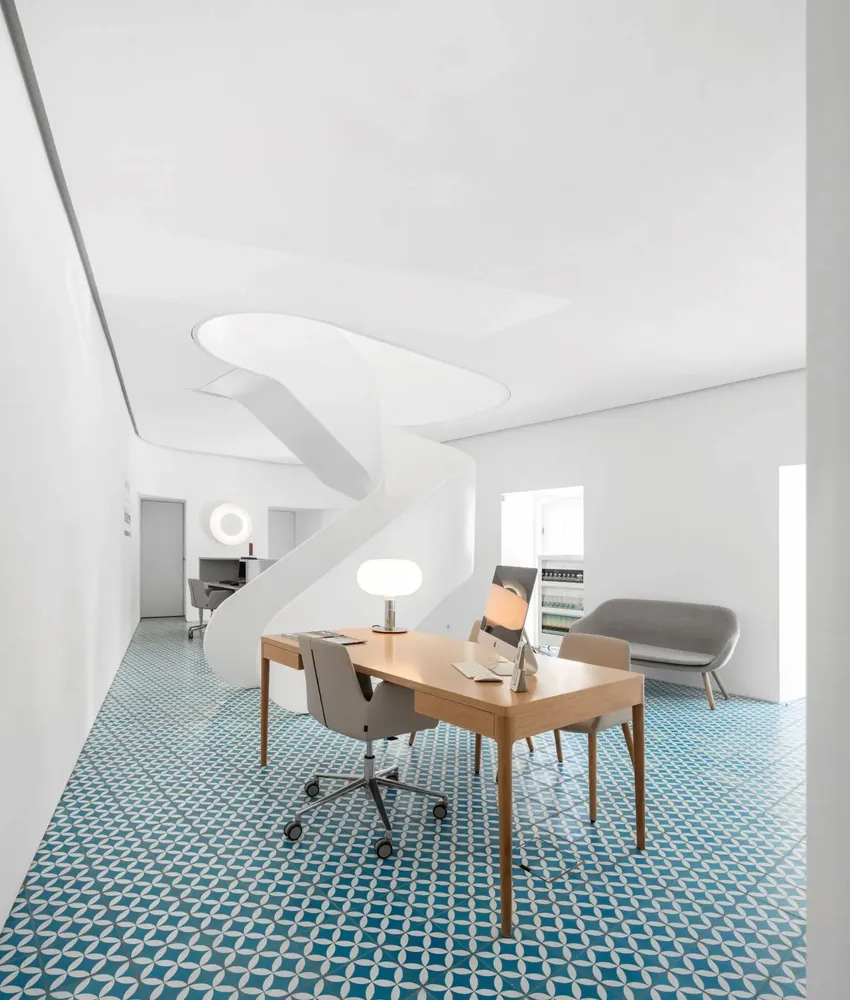 Office furniture and storage - FRONT – Minimalist Work Desk in Oak Wood  200x100 - MOR