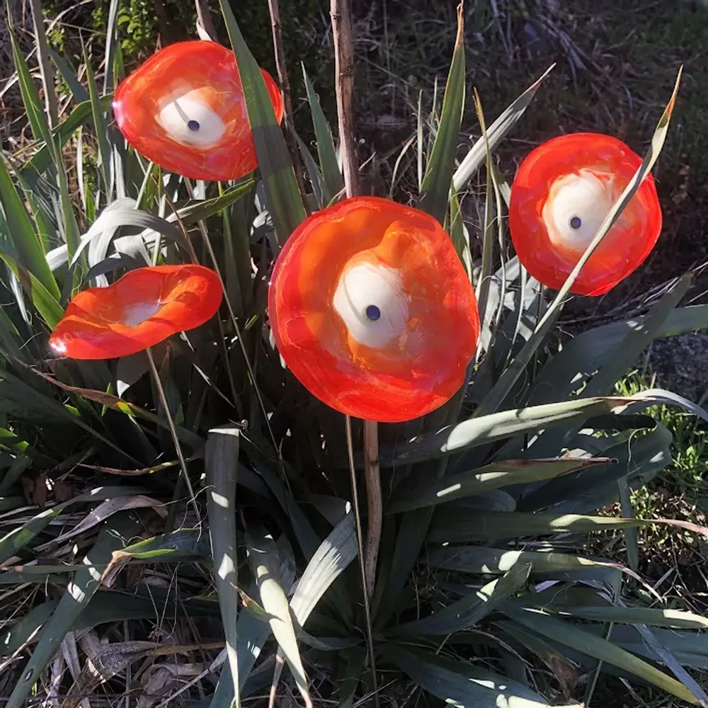 Floral decoration - Red-white, medium swirling glass flower - CARNEOL GLASS