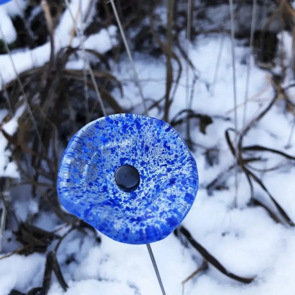 Floral decoration - Round flower for outdoor in transparent, dark blue, light blue colour - CARNEOL GLASS
