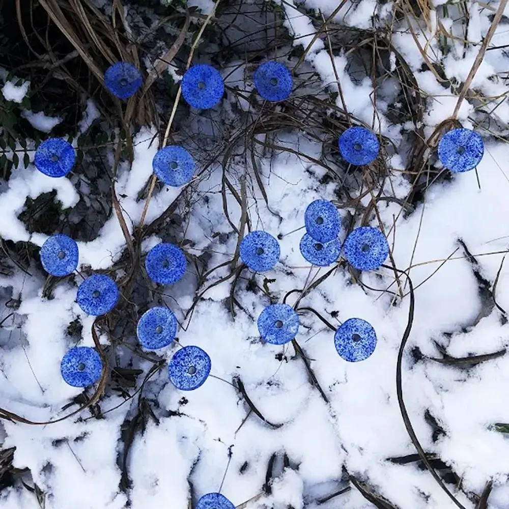 Floral decoration - Round flower for outdoor in transparent, dark blue, light blue colour - CARNEOL GLASS